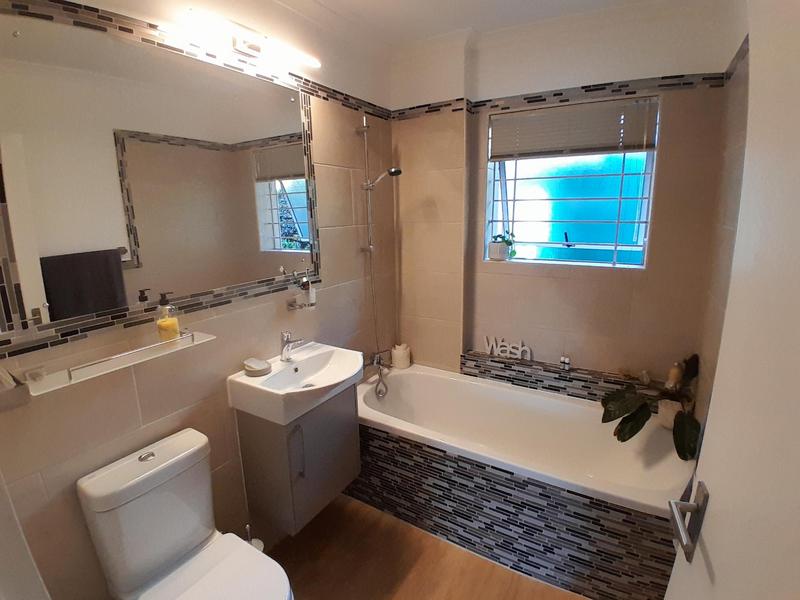To Let 2 Bedroom Property for Rent in Vredehoek Western Cape